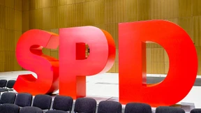 Parteitage unter Vorbehalt