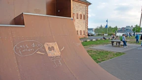 Skater-Anlage mit Blick nach Mainz