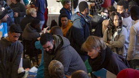 Sind Flüchtlinge die Lösung für den Pflegenotstand?