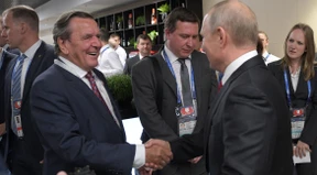 Schröder soll Putin in Moskau besuchen
