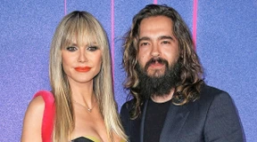 Abends liegt sie auf ihm drauf