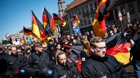 Angriffe und Zusammenstöße bei bundesweiten Demonstrationen