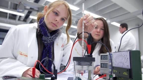 Weiblich, technisch, jung