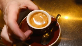 Kaffee mit Milch und Zucker