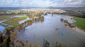 Helfer gegen Wasserfluten
