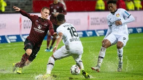 Spieler fühlen sich beim Wasserpolo