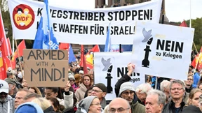 Tausende demonstrieren gegen Krieg und für Verhandlungen