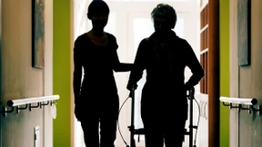 Wie vereinbare ich Karriere und Pflege?