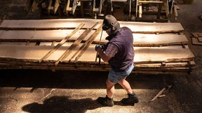 Wie aus einem Baum ein Tisch wird