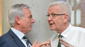 Kleine Schritte aufeinander zu 