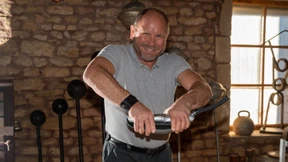 Stärkster Mann Luxemburgs hebt Bill Gates mit den Zähnen hoch