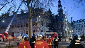 Glockenturm von historischem Rathaus droht einzustürzen