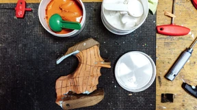 Warum Inder in Hessen Pistolengriffe kaufen