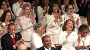 Demokratinnen tragen weiß