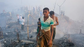 12.000 Menschen nach Brand in Lager obdachlos
