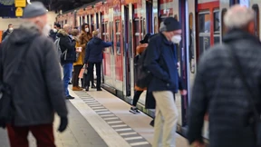 3 G in Bus, Bahn und auf der Arbeit – neue Regeln in den Ländern