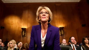 Trumps Bildungsministerin knapp bestätigt