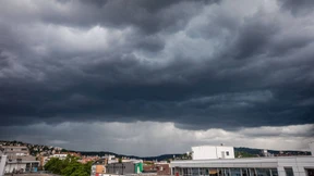 Wetterdienst warnt vor Gewittern und Starkregen am Sonntag