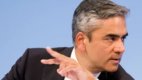 Grüner Finanzexperte wirft Jain Drückebergerei vor 