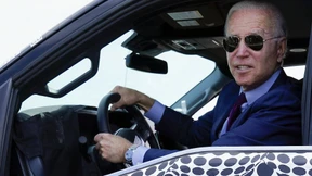 Biden scherzt mit amerikanischen Reportern