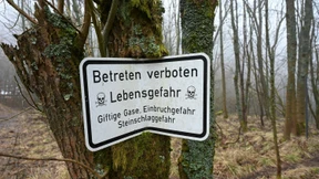 Rauchschwaden aus der Stinksteinwand