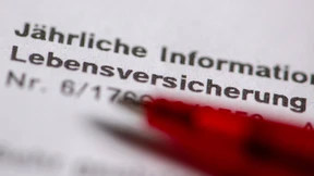 Klamme Versicherer führen Millionen ab