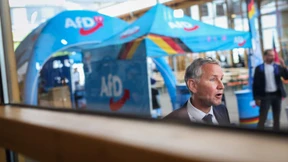 Eine Brandmauer von rechts