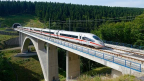 Mit 330 km/h über die Schienen 