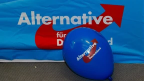 „Hier  speisen Nazis“