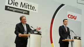 Laschet ist der neue Chef, doch Merz ist stets dabei