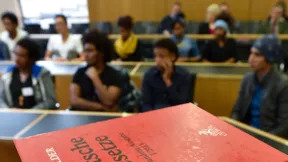 300 Juristen unterstützen Flüchtlingshilfe-Projekt