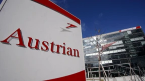 Benzin aus Plastikbechern