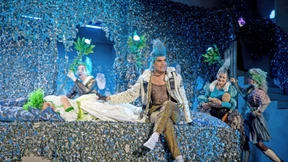 Mit einem Hauch von Obszönität