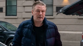 Ein Anklagepunkt gegen Alec Baldwin fallengelassen