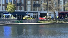 Autofahrer verliert Kontrolle über Auto und fährt in Menschenmenge