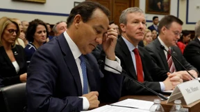 Kongress nimmt United-Chef nach Passagier-Rauswurf in die Mangel