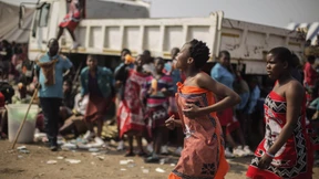 Dutzende tote Mädchen bei Lasterunfall