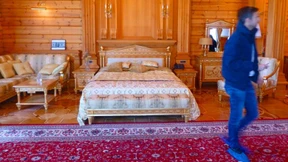 Im Bett bei Janukowitsch