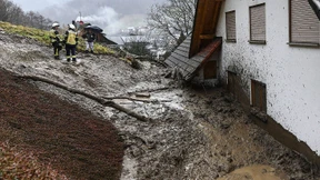 Vier Wohnhäuser nach Erdrutsch evakuiert
