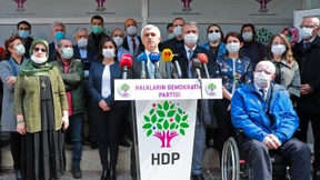 Eine Partei auf der Anklagebank