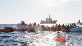 Bundestagsvizepräsidentin Roth warnt: „Humanität droht zu ertrinken“