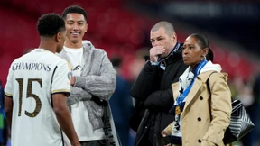 Kindische Eltern beim Fußball