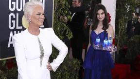 Diese Frau schmuggelt sich in alle Golden-Globes-Bilder
