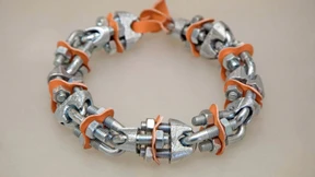 Gold, Silber und Stahlmuttern