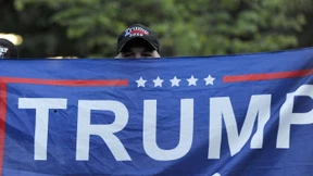 Trolle posten Fake News für Trump