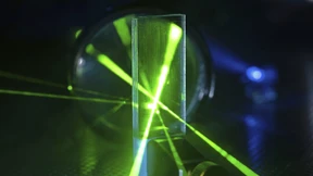 Photonen klopfen ans Atom