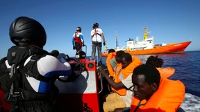 Spanien nimmt Schiff mit Hunderten Flüchtlingen auf