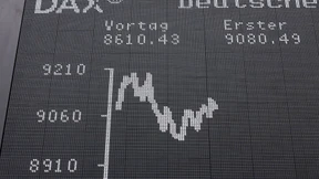 Hickhack um Hilfspaket lässt Dax weiter abrutschen