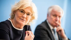 Lambrecht fordert Seehofer zum Einlenken auf