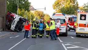 Junger Feuerwehrmann stirbt bei Unfall in Löschfahrzeug